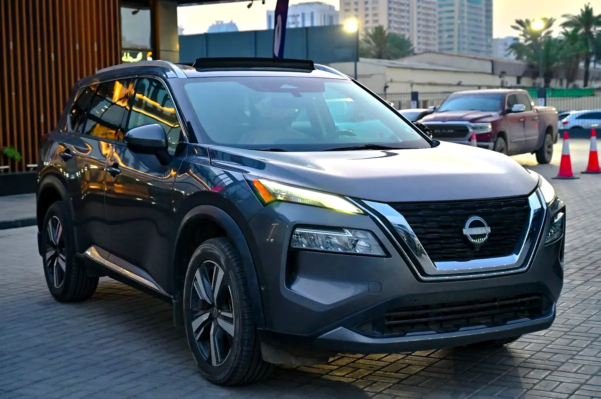 Nissan Rogue 2023 — photo 1 of 9
