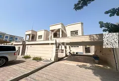 Spacious villa with a distinctive residential/commercial permit
