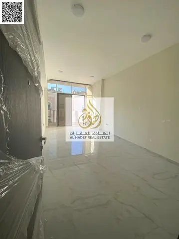 🔥 غرفة وصالة أول ساكن | بناية جديدة | تشطيب فاخر ومساحات واسعة | تكييف مركزي وصيانة مجانية | موقع مميز الجرف 3 – قريب السوق الصيني وسهل المخرج لدبي و