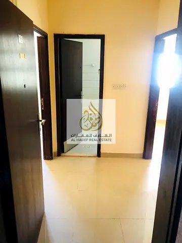 شقة غرفة وصالة للإيجار في الشارقة البوطينة مع تكييف سبليت وموقع مميز ونظام دفع مرن وقريب من جميع الخدمات