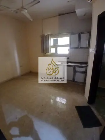 استوديو للإيجار في منطقة البوطينة بالشارقة بموقع حيوي قريب من جميع الخدمات والأسواق ووسائل المواصلات بسعر اقتصادي مميز مع تسهيلات في الدفع على 4 دفعات