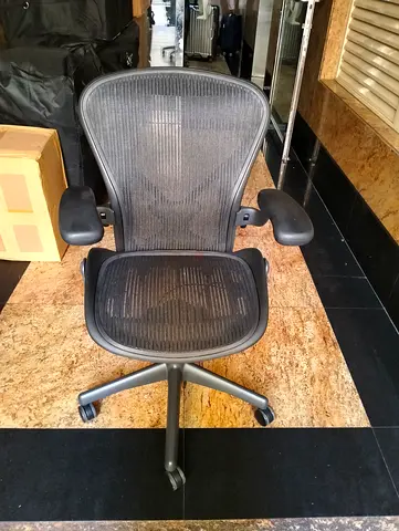 Selling for Herman Miller Areon chair size B size and C full loaded available