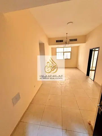 🏡✨ للإيجار السنوي في الجرف 2 ✨🏡  فرصة مميزة للسكن العائلي في موقع حيوي وهادئ 🌟 شقة غرفتين وصالة بمساحات واسعة وتشطيب ممتاز، تقع في منطقة الجرف 2 بج