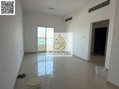 شقة غرفتين وصالة للإيجار في عجمان الجرف 3 بمساحات واسعة جداً مع بلكون و2 حمام وبناء نظيف عائلي وصيانة على المالك وقريبة من شارع الشيخ محمد بن زايد 🏡