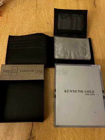 Kenneth Cole mens wallet set - new in pack