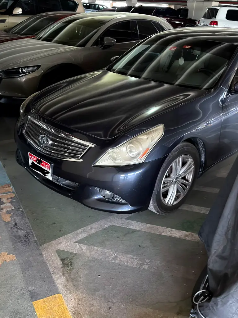 Infiniti G37 2011 — photo 1 of 8