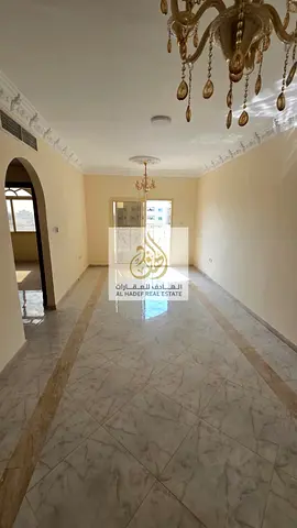 الايجارسنوي في عجمان منطقة  الجرف 2 جنب الجامعه عجمان و المدرسة الوطنية البنايه عائلات شقه غرفه وصاله بلكونه اطلاله مفتوحه تكيف مركزي 2 حمام غرفه ماست