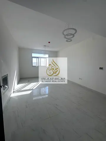 🏡 للإيجار السنوي – غرفتين وصالة أول ساكن في الجرف 3 بعجمان | 3 حمامات + بلكونة | بناية جديدة عائلات فقط وقريب من مخرج دبي والشارقة