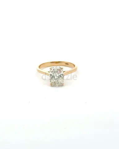 Elongated cushion solitaire