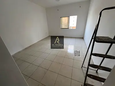 Separate kitchen - cabinets - special price - close to bus station and all services