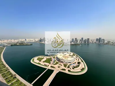 شقة فاخرة للإيجار في المجاز 3 بالشارقة بإطلالة أمامية مميزة تتكون من 4 غرف نوم وصالة وغرفة خادمة مع 3 بلكونات وخدمات متكاملة تشمل مسبح وجيم وباركنج مج