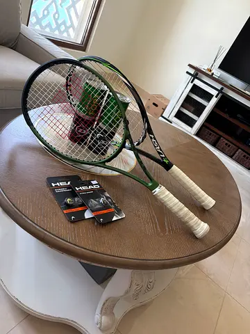 Wilson Blade V8 tennis rack + Tecnifibre rack + balls and damp