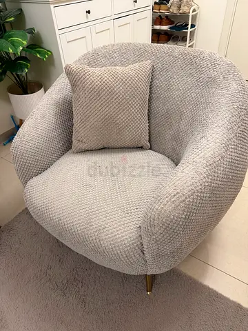 Modern new 5 seater sofa woth fancy cushions