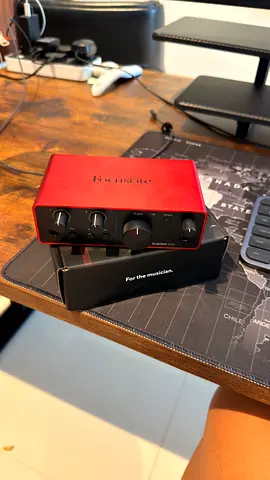 Focusrite Scarlett 2i2 4th Gen USB Audio Interface - Red (brand new, 1 week old)