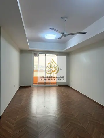 شقة مساحة كبيرة نظفية جدا منطقة المويهات