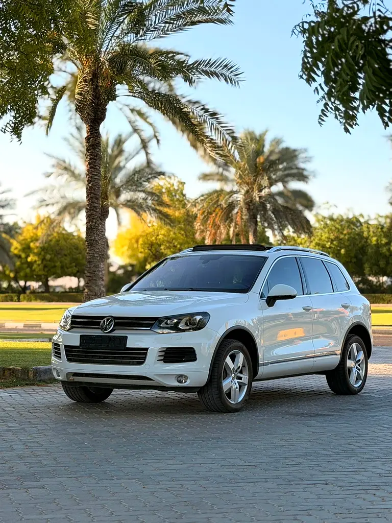 Volkswagen Touareg 2014 — photo 1 of 20