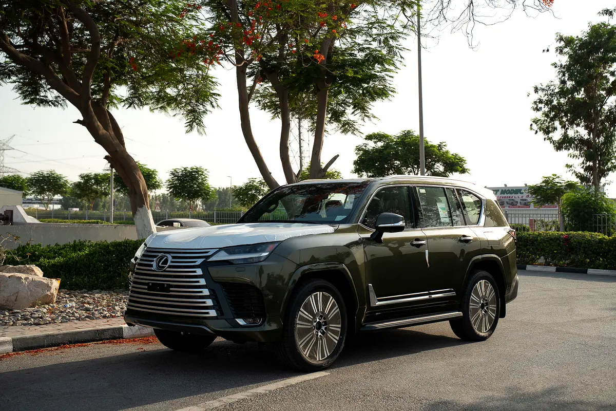 Lexus LX-Series 2025 — photo 1 of 20