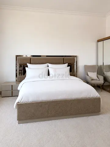 Kingsize Bedroom set with Mirrored Headboard and Nightstands and wardrobe