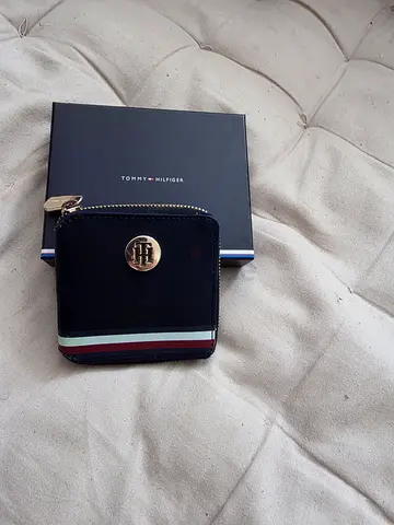 Tommy hilfiger woman wallet