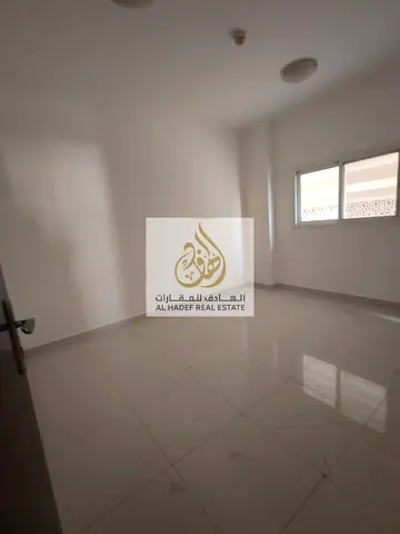 شقة غرفتين وصالة للإيجار في الشارقة الخان بمساحات ممتازة وموقع مميز  قريب من جميع الخدمات ونظام دفع مرن