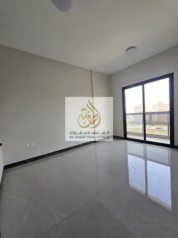 للإيجار بعجمان بناية جديدة اول ساكن  بالجرف 3 مساحه كبيره وتشطيب سوبر ديلوكس موقع ممتاز سهل المخرج لدبي والشارقة علي 4 دفعات  غرفتين وصاله 45 الف  تام