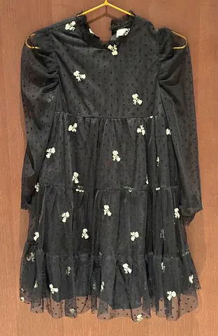 ZARA kids girl dress. Black and white Size/Age-9 cm 134