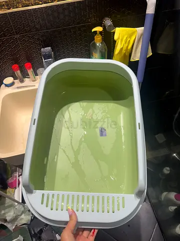 Cat litter box