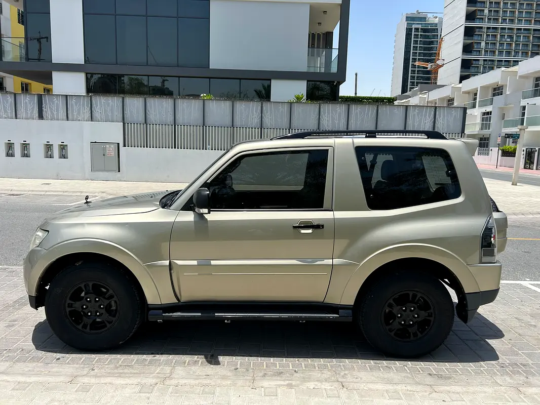 Mitsubishi Pajero 2008 — photo 1 of 10