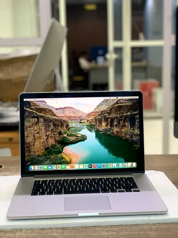 Mackbooo pro core i7 2015 ram 16 gb ssd d128 gb iOS venture prize six hundred