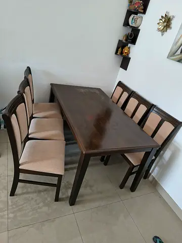 6 seater dinning table in good condition