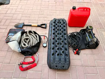 Off road pack including compressor, cable, rope, deflator, recovery board, jerrycan.