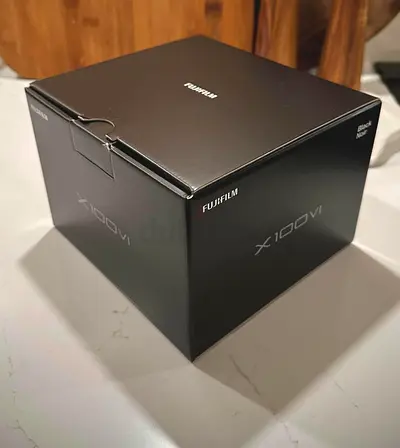 Fujifilm Digital Camera X100VI new just box open  (shutter count less then 10)