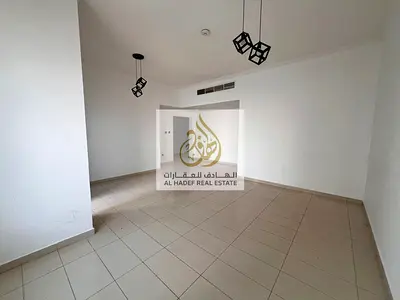 شقة غرفتين وصالة سمارت هوم للإيجار في المجاز 3 بإطلالة بحر مباشرة مع بلكونة ومرافق متكاملة وشهر مجاني وقريب من جميع الخدمات