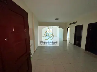 🏢 للإيجار السنوي – غرفة وصالة في الرميلة (ثاني صف من الكورنيش) – عجمان