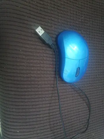 Blue wired USB vintage optical mouse - good working condition