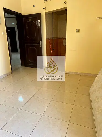 استوديو للإيجار في الشارقة النباعة بموقع مميز قريب من جميع الخدمات مع تسهيلات في الدفع وتصميم عملي مناسب للسكن