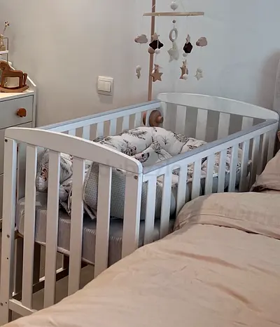 Compact baby bed