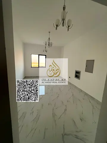 غرفتين وصاله مع بالكون ثلاث حمام خزانات بالحائط