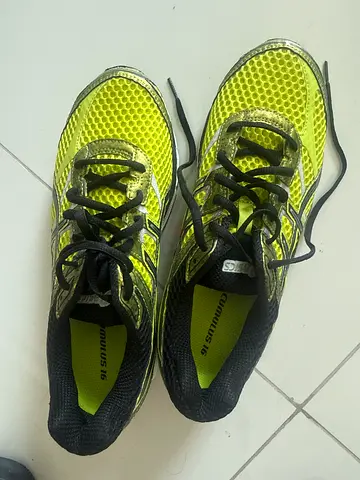 Never used running shoes for men