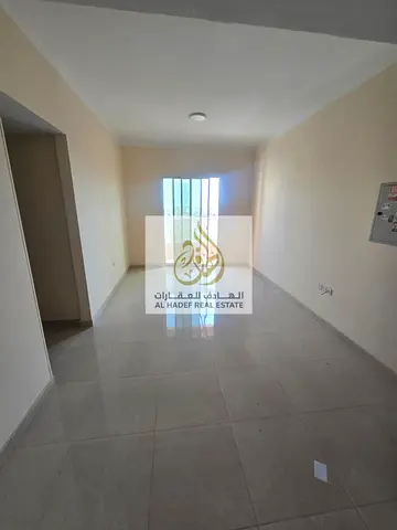 🏡✨ للايجار شقة غرفتين وصالة في الروضة 1 ✨🏡 📍 موقع مميز قريب من مركز شرطة الحميدية  فرصة رائعة للسكن في منطقة حيوية وقريبة من جميع الخدمات 👌  🔹 غر