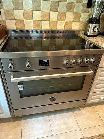 Bertazzoni electric oven-   Fully functioning oven  3 years old
