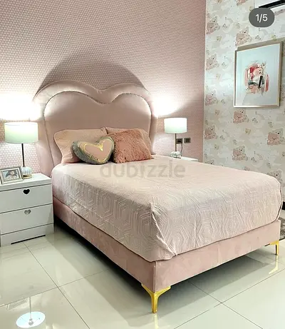 Plush Pink Velvet Bed Frame with Heart-Shaped Headboard