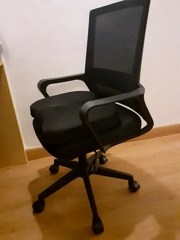 Ergonomic Mesh Office Chair — Comfortable, Adjustable, Good Condition