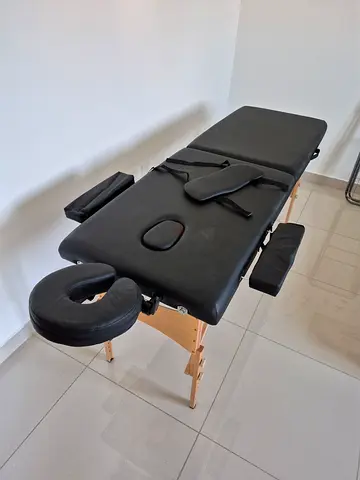 Portable wooden massage table with face cradle and armrests, as new, hardly used