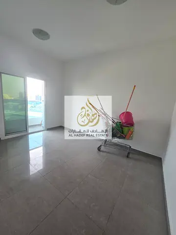 الايجارسنوي في عجمان منطقة الجرف2 جنب الجامعه عجمان قريب من المدرسة الوطنية البنايه عائلات غرفه وصاله بلكونه تكيف مركزي 2 حمام مساحات كبيره تشطيبات
