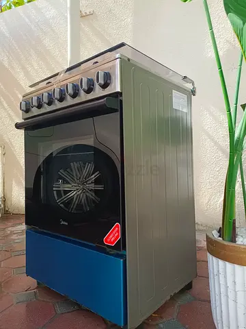 Used freestanding gas oven/stove - good working condition