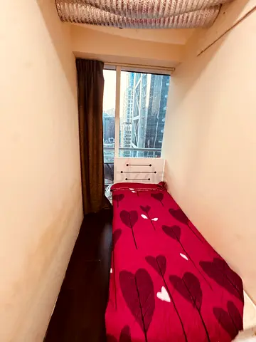 Partition room with window with amazing view