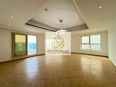 شقة فاخرة للإيجار في برج الرند – الخان الشارقة | إطلالة بحرية مع بلكونة | 3 غرف نوم + غرفة خادمة ماستر | مساحة 2460 قدم مربع | باركنج مجاني | موقع راق
