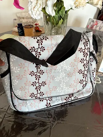 Brand New neutral patterned baby diaper/feeding bag with shoulder strap