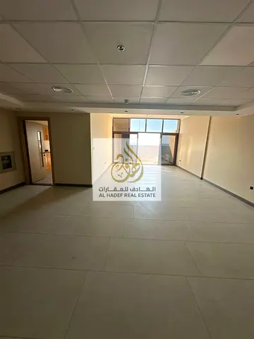 Two-bedroom apartment with a living room, maid's room, laundry room, and parking. First occupancy. Super deluxe finishing.